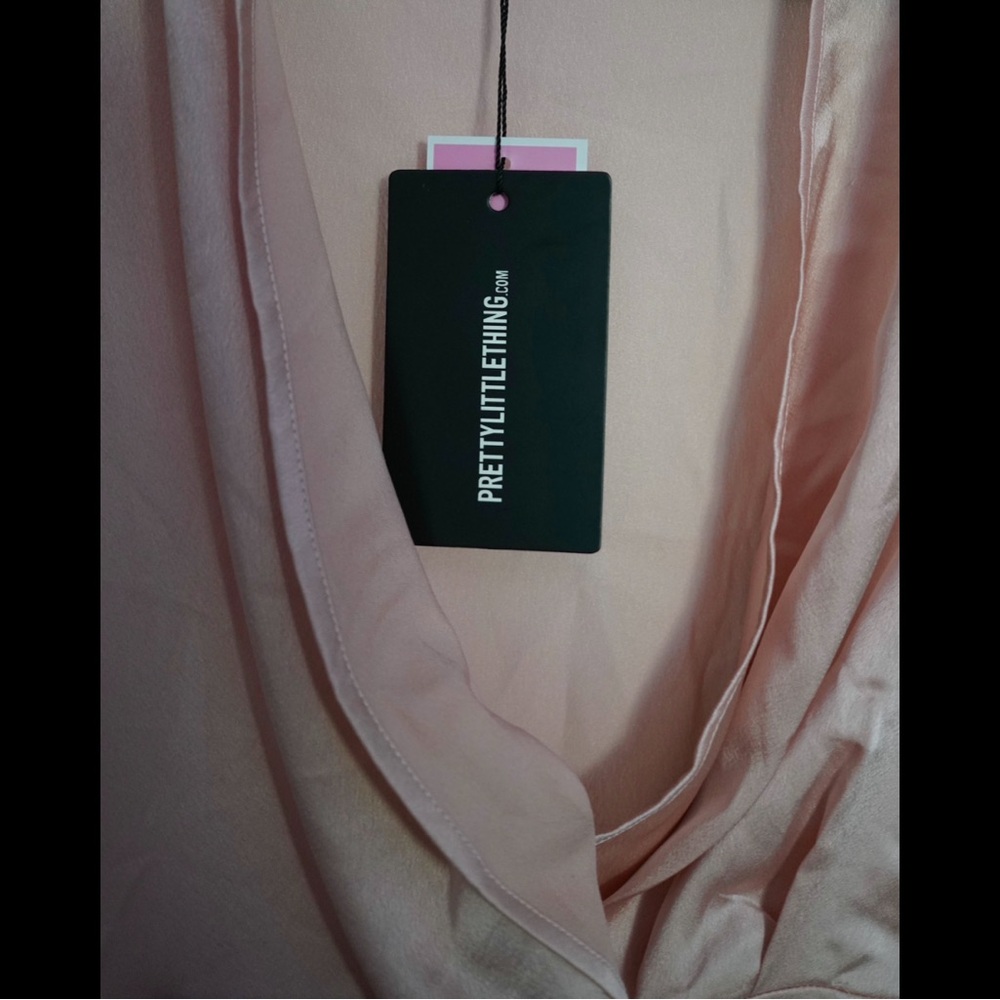 PrettyLittleThing Soft Pink Satin Long Sleeve Mini Dress - Picture 7 of 8